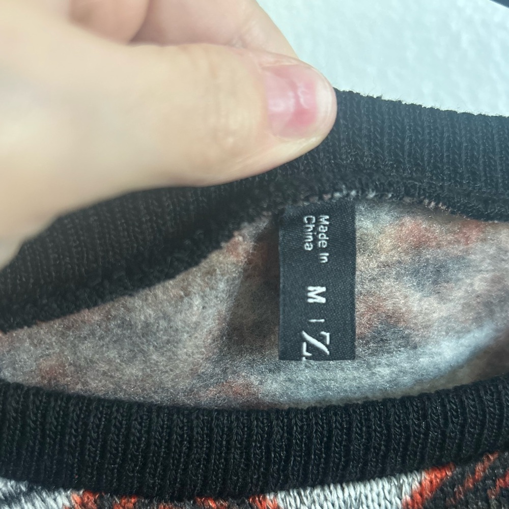 Pre-Owned, super soft crop top, sweat shirt. Please see pics for details. - Picture 3 of 6